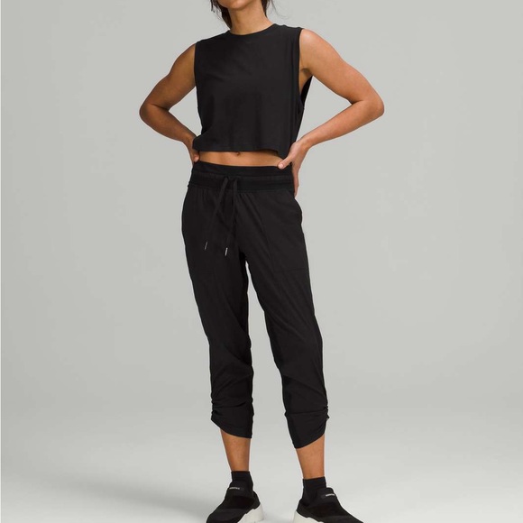 Lululemon Cropped Dance Studio Pants Mid-Rise size 2 in black - Picture 10 of 10